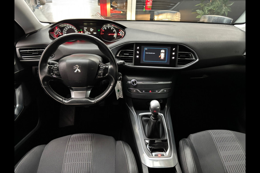 Peugeot 308 1.2 PureTech Allure / Carplay / 130Pk