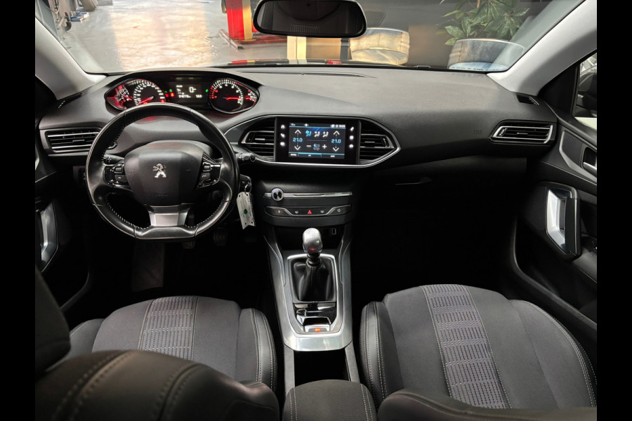 Peugeot 308 1.2 PureTech Allure / Carplay / 130Pk