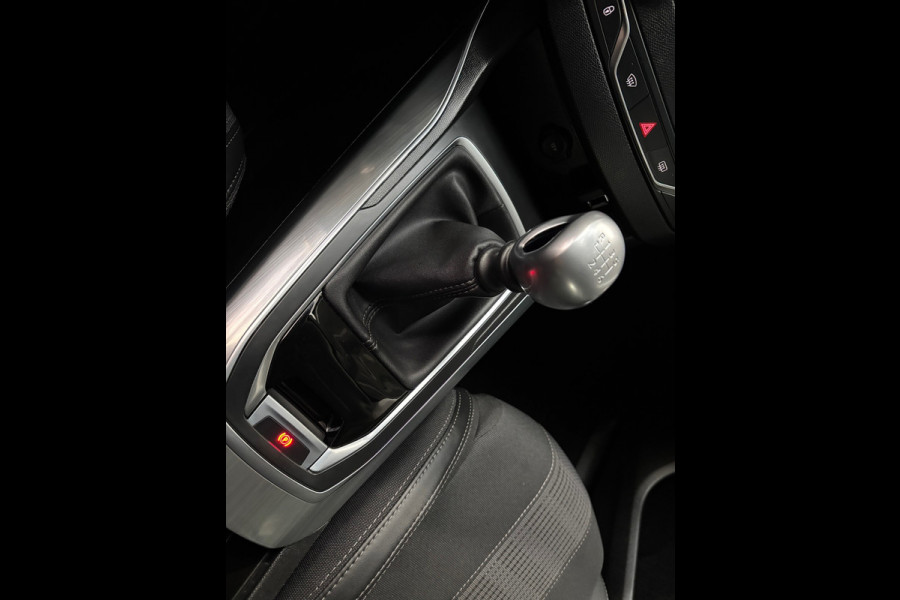 Peugeot 308 1.2 PureTech Allure / Carplay / 130Pk