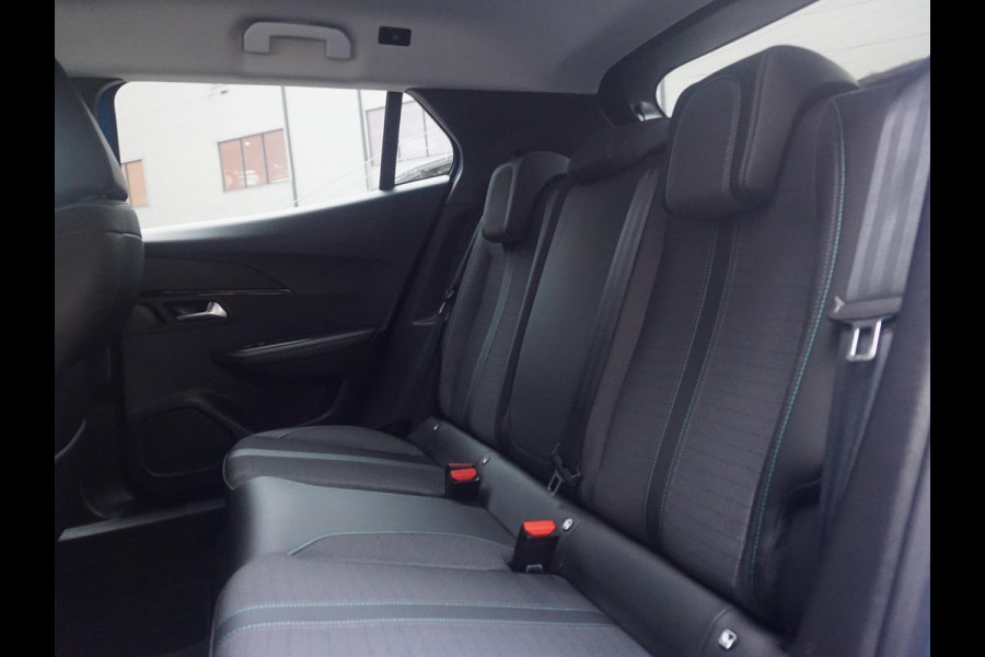 Peugeot 2008 1.2 PureTech Allure Pack All seasonbanden