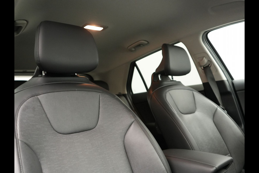 Kia Niro 1.6 GDi DynamicLine Plug In Hybrid 182pk PHEV | Trekhaak Afn. | Adaptive Cruise | Head Up | Camera | Harman / Kardon | Lederen Sportstoelen Memory & Ventilatie | Sfeerverlichting | Stoelen & Stuur Verwarmd | Apple Carplay | Keyless  |