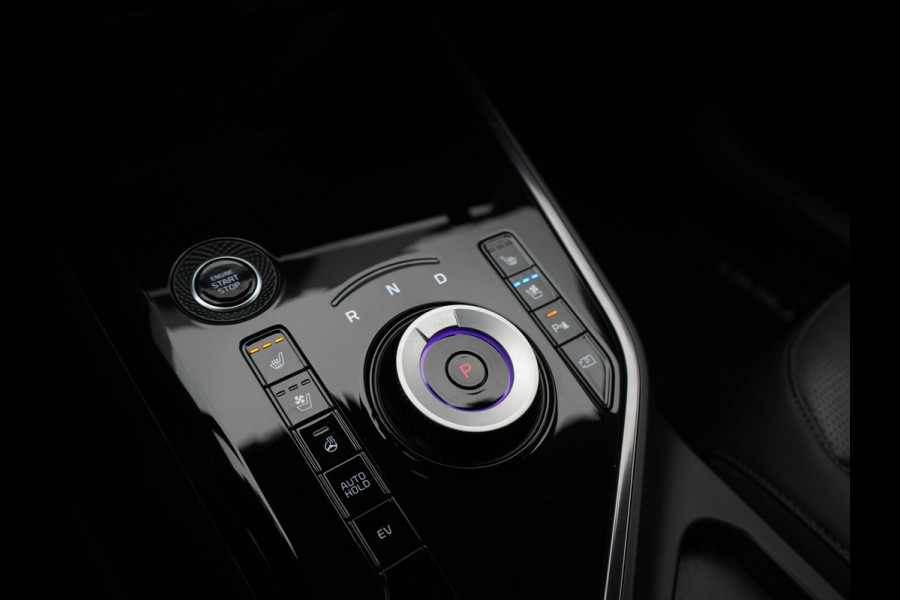 Kia Niro 1.6 GDi DynamicLine Plug In Hybrid 182pk PHEV | Trekhaak Afn. | Adaptive Cruise | Head Up | Camera | Harman / Kardon | Lederen Sportstoelen Memory & Ventilatie | Sfeerverlichting | Stoelen & Stuur Verwarmd | Apple Carplay | Keyless  |