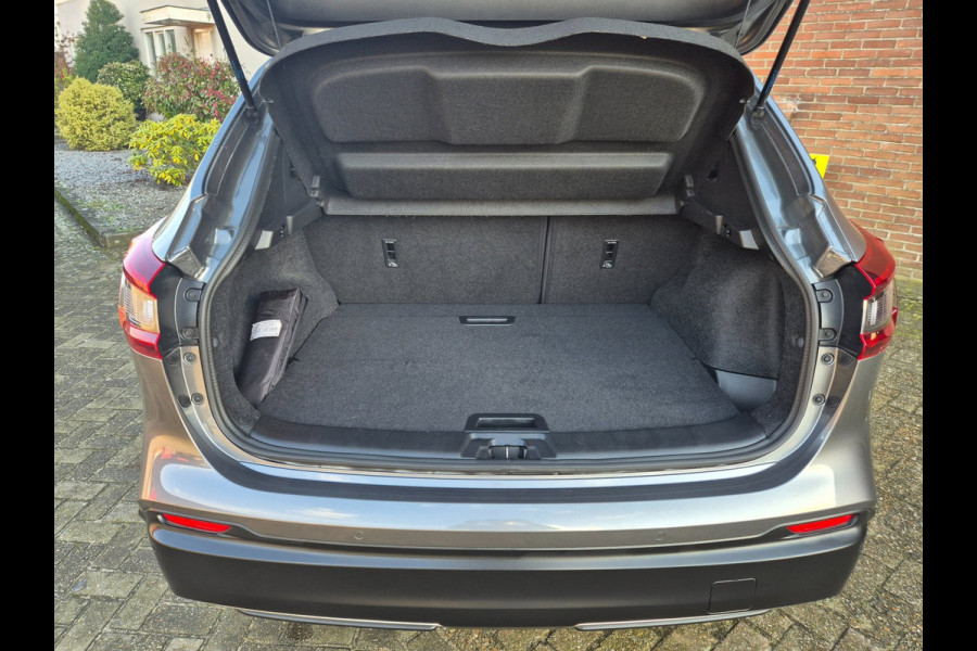 Nissan QASHQAI 1.3 DIG-T N-Connecta DCT-7 Pano, Navi, Camera,