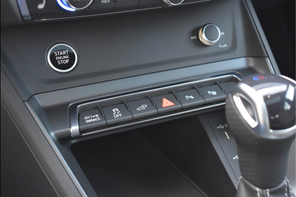 Audi Q3 Sportback 45 TFSI e S-Line 245 Pk Pano Navi Leder Keyless RSQ3 Diffusor 21 Inch