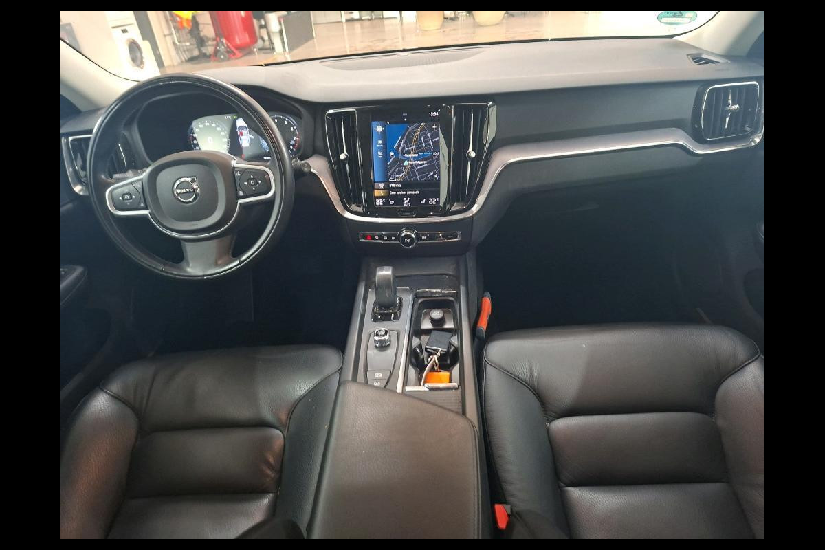 Volvo V60 2.0 B3 Momentum Advantage NL-AUTO | NAVI | LEDER