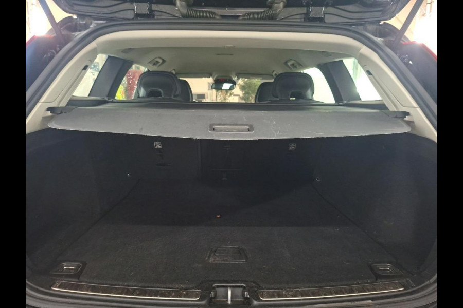 Volvo V60 2.0 B3 Momentum Advantage NL-AUTO | NAVI | LEDER