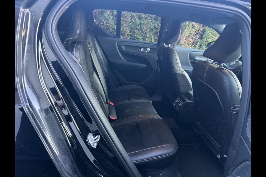 Volvo XC40 Recharge P8 AWD R-Design NL-AUTO | TREKHAAK | GOOGLE NAVI