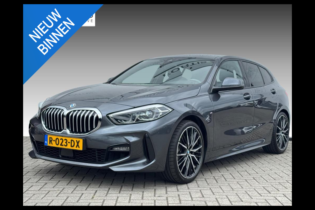 BMW 1-serie 118i High Executive M-PAKKET | NAVI | PDC | STOELVERWARMING | DEALDER ONDERH |