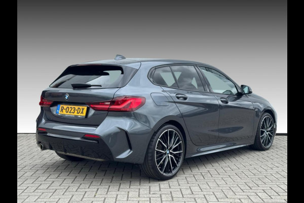 BMW 1-serie 118i High Executive M-PAKKET | NAVI | PDC | STOELVERWARMING | DEALDER ONDERH |