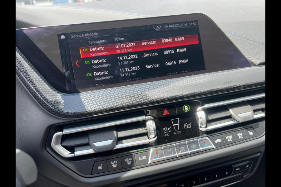 BMW 1-serie 118i High Executive M-PAKKET | NAVI | PDC | STOELVERWARMING | DEALDER ONDERH |