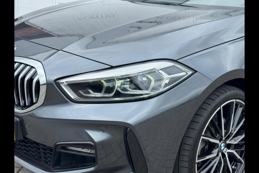 BMW 1-serie 118i High Executive M-PAKKET | NAVI | PDC | STOELVERWARMING | DEALDER ONDERH |