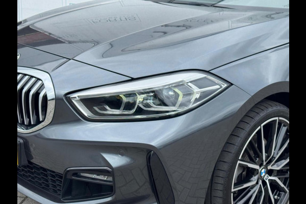 BMW 1-serie 118i High Executive M-PAKKET | NAVI | PDC | STOELVERWARMING | DEALDER ONDERH |