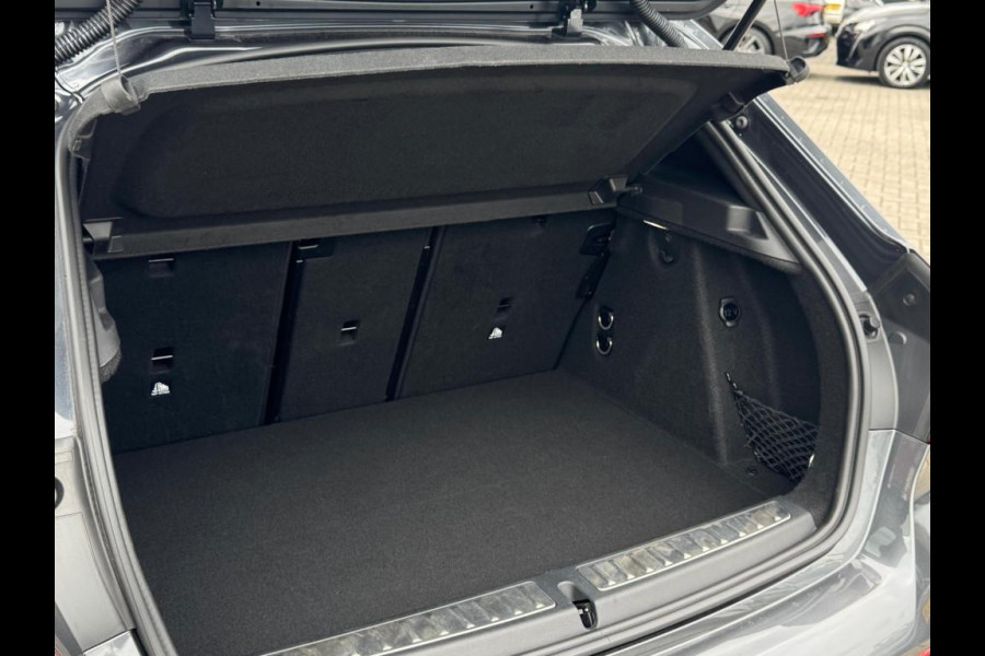 BMW 1-serie 118i High Executive M-PAKKET | NAVI | PDC | STOELVERWARMING | DEALDER ONDERH |