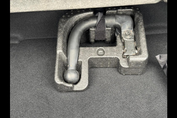 BMW 1-serie 118i High Executive M-PAKKET | NAVI | PDC | STOELVERWARMING | DEALDER ONDERH |