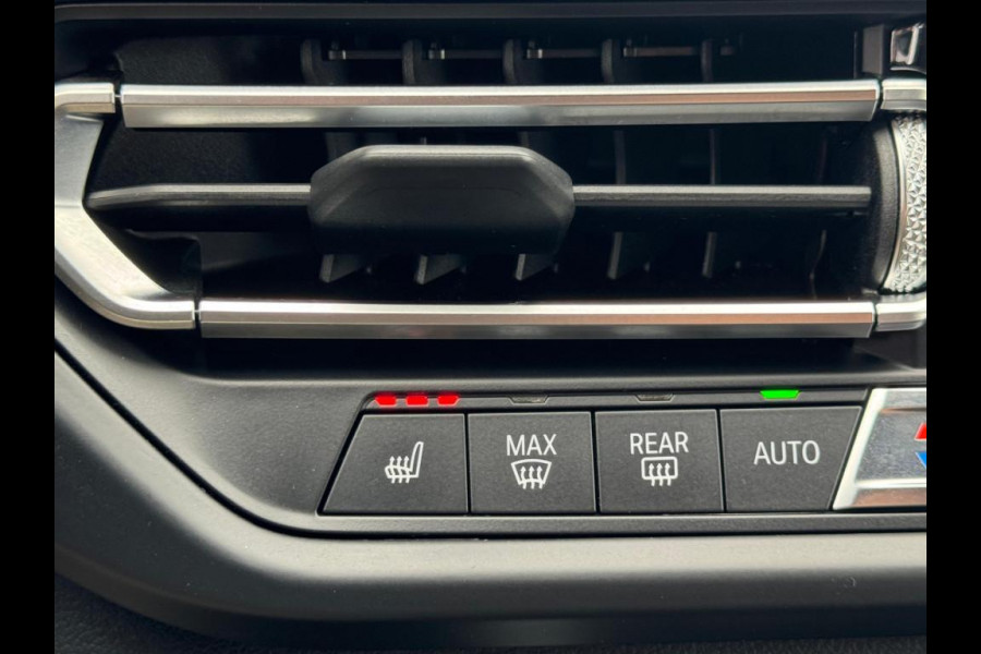 BMW 1-serie 118i High Executive M-PAKKET | NAVI | PDC | STOELVERWARMING | DEALDER ONDERH |