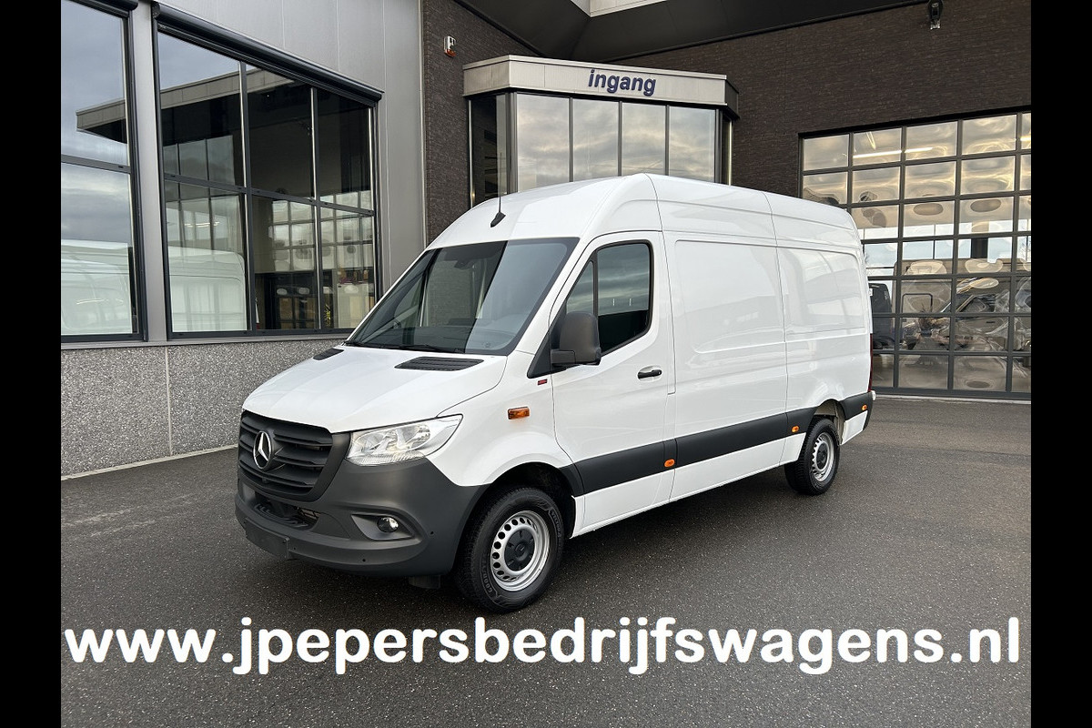 Mercedes-Benz Sprinter 317 CDI L2 H2 Automaat / 360 Camera / MBUX / Navigatie / Cruise control / Airco / 270 Graden achterdeuren
