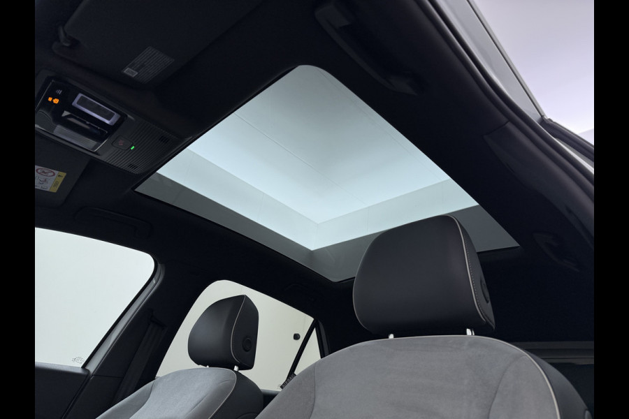 Volkswagen ID.3 First Max 62kWh Pano-Dak Adap.Cruise Camera Elek.Stoelen 20"lm Navi Ergo Active Ecc Keyless Advanced Head-Up Matrix-Led SOH 91% Stuur+Stoelverwarming Led-a-licht dynamisch Apple Carplay/Android Auto Dodehoek detector Dealeronderhouden 1e Eigenaar Origineel Nederlandse Auto