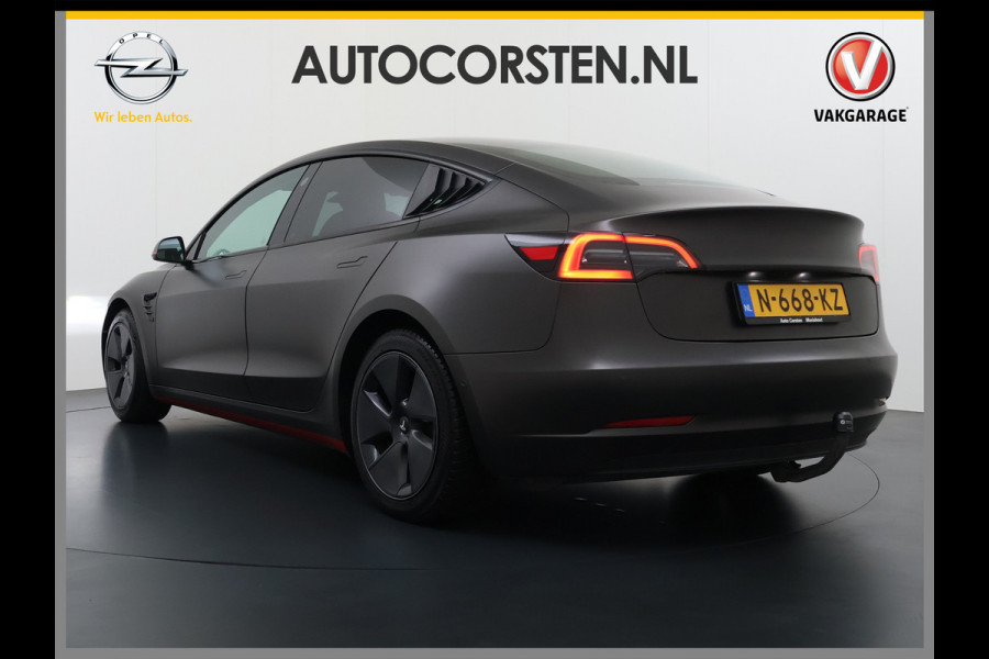 Tesla Model 3 Long Range AWD 75kWh Facelift mat-Antraciete-Wrap Warmtepomp Trekhaak SOH 88% Wrap AutoPilot Leder Panoramadak Adaptive-Cruise C Privacy Glas Navi LED DAB Voorverwarmen interieur Keyless One-Pedal-Drive 4WD 1.000KG Trekgewicht Origineel Nederlandse Auto Fabrieksgarantie op Accu en Motor tot 26-11-2029/192.00km