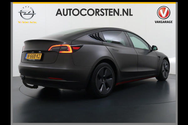 Tesla Model 3 Long Range AWD 75kWh Facelift mat-Antraciete-Wrap Warmtepomp Trekhaak SOH 88% Wrap AutoPilot Leder Panoramadak Adaptive-Cruise C Privacy Glas Navi LED DAB Voorverwarmen interieur Keyless One-Pedal-Drive 4WD 1.000KG Trekgewicht Origineel Nederlandse Auto Fabrieksgarantie op Accu en Motor tot 26-11-2029/192.00km
