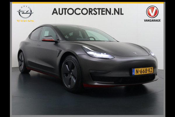 Tesla Model 3 Long Range AWD 75kWh Facelift mat-Antraciete-Wrap Warmtepomp Trekhaak SOH 88% Wrap AutoPilot Leder Panoramadak Adaptive-Cruise C Privacy Glas Navi LED DAB Voorverwarmen interieur Keyless One-Pedal-Drive 4WD 1.000KG Trekgewicht Origineel Nederlandse Auto Fabrieksgarantie op Accu en Motor tot 26-11-2029/192.00km