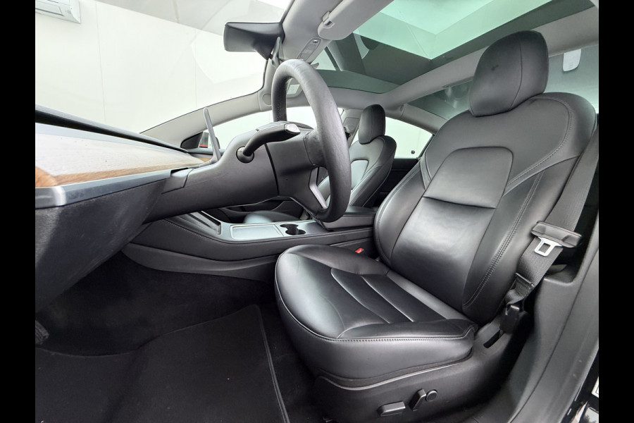 Tesla Model 3 Long Range AWD 75kWh Facelift mat-Antraciete-Wrap Warmtepomp Trekhaak SOH 88% Wrap AutoPilot Leder Panoramadak Adaptive-Cruise C Privacy Glas Navi LED DAB Voorverwarmen interieur Keyless One-Pedal-Drive 4WD 1.000KG Trekgewicht Origineel Nederlandse Auto Fabrieksgarantie op Accu en Motor tot 26-11-2029/192.00km