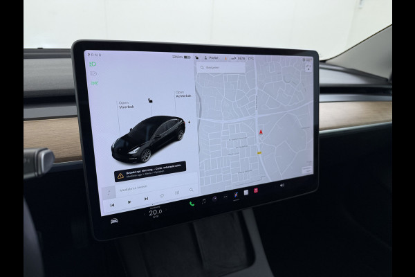 Tesla Model 3 Long Range AWD 75kWh Facelift mat-Antraciete-Wrap Warmtepomp Trekhaak SOH 88% Wrap AutoPilot Leder Panoramadak Adaptive-Cruise C Privacy Glas Navi LED DAB Voorverwarmen interieur Keyless One-Pedal-Drive 4WD 1.000KG Trekgewicht Origineel Nederlandse Auto Fabrieksgarantie op Accu en Motor tot 26-11-2029/192.00km