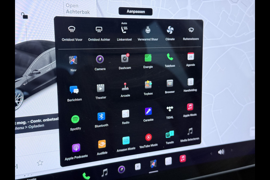 Tesla Model 3 Long Range AWD 75kWh Facelift mat-Antraciete-Wrap Warmtepomp Trekhaak SOH 88% Wrap AutoPilot Leder Panoramadak Adaptive-Cruise C Privacy Glas Navi LED DAB Voorverwarmen interieur Keyless One-Pedal-Drive 4WD 1.000KG Trekgewicht Origineel Nederlandse Auto Fabrieksgarantie op Accu en Motor tot 26-11-2029/192.00km