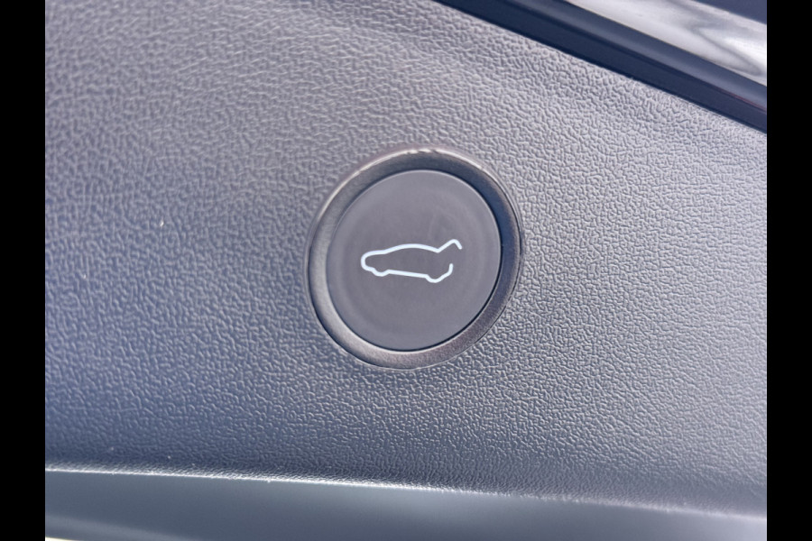 Tesla Model 3 Long Range AWD 75kWh Facelift mat-Antraciete-Wrap Warmtepomp Trekhaak SOH 88% Wrap AutoPilot Leder Panoramadak Adaptive-Cruise C Privacy Glas Navi LED DAB Voorverwarmen interieur Keyless One-Pedal-Drive 4WD 1.000KG Trekgewicht Origineel Nederlandse Auto Fabrieksgarantie op Accu en Motor tot 26-11-2029/192.00km