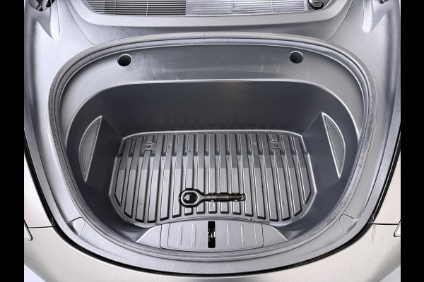 Tesla Model 3 Long Range AWD 75kWh Facelift mat-Antraciete-Wrap Warmtepomp Trekhaak SOH 88% Wrap AutoPilot Leder Panoramadak Adaptive-Cruise C Privacy Glas Navi LED DAB Voorverwarmen interieur Keyless One-Pedal-Drive 4WD 1.000KG Trekgewicht Origineel Nederlandse Auto Fabrieksgarantie op Accu en Motor tot 26-11-2029/192.00km