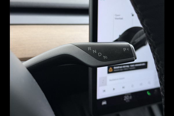 Tesla Model 3 Long Range AWD 75kWh Facelift mat-Antraciete-Wrap Warmtepomp Trekhaak SOH 88% Wrap AutoPilot Leder Panoramadak Adaptive-Cruise C Privacy Glas Navi LED DAB Voorverwarmen interieur Keyless One-Pedal-Drive 4WD 1.000KG Trekgewicht Origineel Nederlandse Auto Fabrieksgarantie op Accu en Motor tot 26-11-2029/192.00km