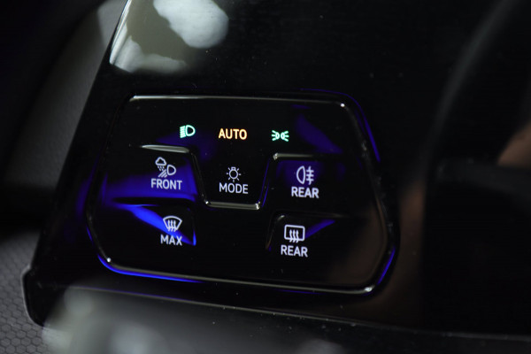 Volkswagen Golf 1.4 eHybrid GTE /PANO/IQLIGHT/CAM/CARPLAY/ACC/LANE ASSIST/VOL