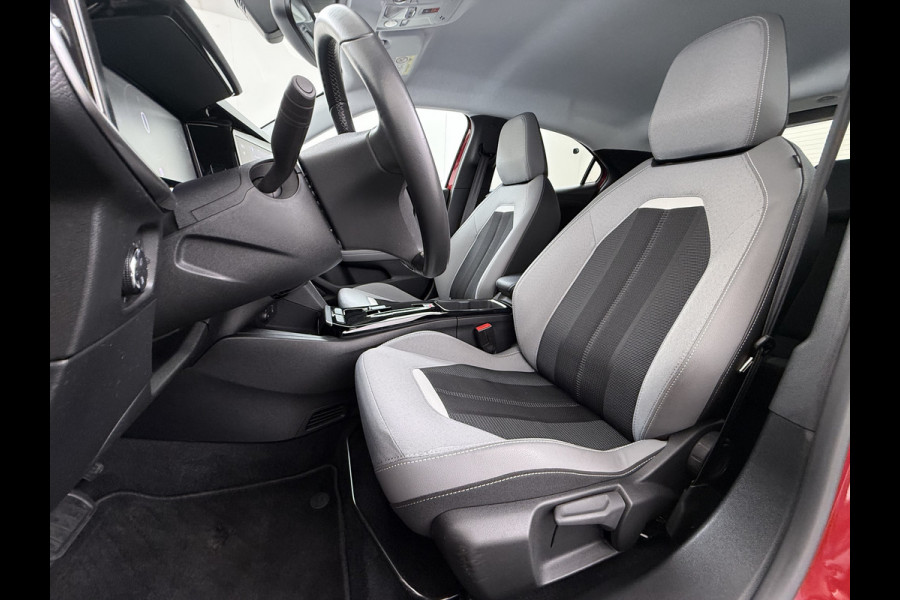 Opel Mokka-e 50kWh SOH 92% 3-Fase Laden Warmtepomp 360°Camera Apple Carplay Android Auto Pdc Navi Ecc Elegance SOH 92% DAB Led Lmv 17" Regen-Lichtsensor Isofix Privacy Glas Keyless Origineel Nederlandse Auto