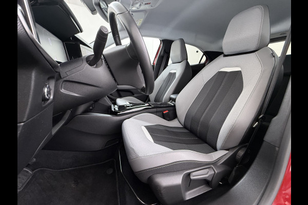 Opel Mokka-e 50kWh SOH 92% 3-Fase Laden Warmtepomp 360°Camera Apple Carplay Android Auto Pdc Navi Ecc Elegance SOH 92% DAB Led Lmv 17" Regen-Lichtsensor Isofix Privacy Glas Keyless Origineel Nederlandse Auto