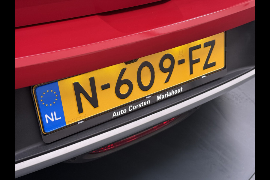 Opel Mokka-e 50kWh SOH 92% 3-Fase Laden Warmtepomp 360°Camera Apple Carplay Android Auto Pdc Navi Ecc Elegance SOH 92% DAB Led Lmv 17" Regen-Lichtsensor Isofix Privacy Glas Keyless Origineel Nederlandse Auto