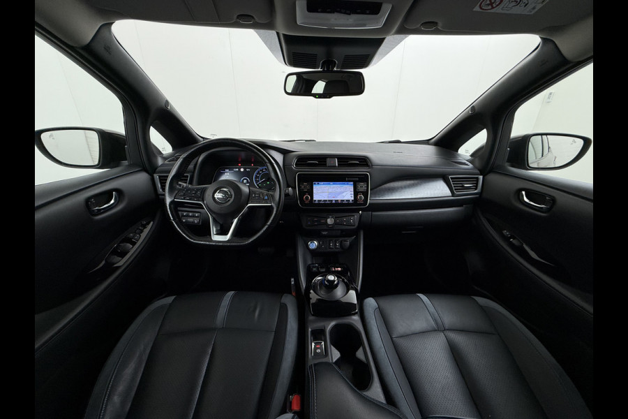 Nissan Leaf Tekna 40kWh Leer Bose®-Hifi Apple Carplay Android Auto Adap.Cruise 360°Camera Navi Ecc Stoel+Stuurverwarming Keyless DAB Dodehoek detector Rijstrooksensor Uitparkeer waarschuwing Verkeersbord detectie Bluetooth Privacy Glas Lmv 17" SOH 87.93% Origineel Nederlandse Auto