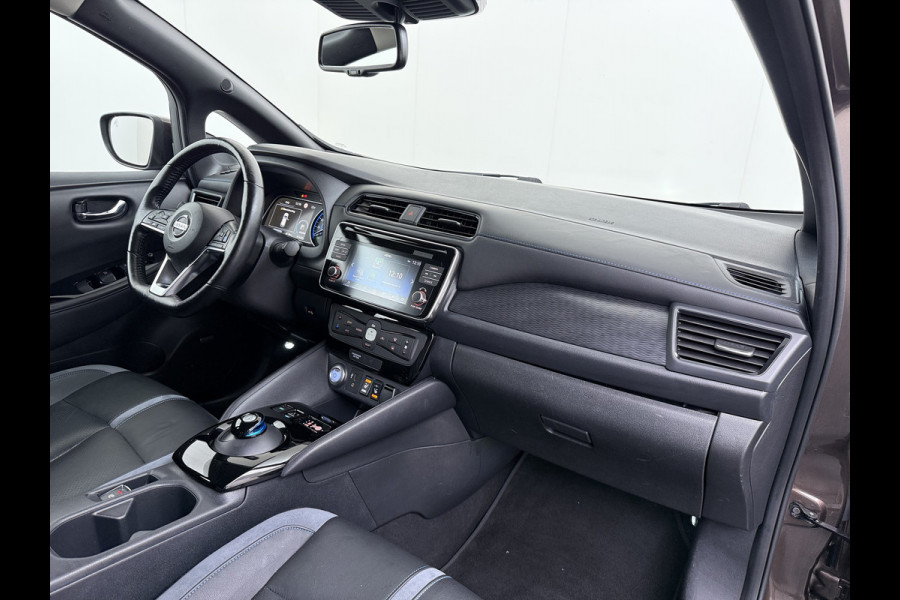 Nissan Leaf Tekna 40kWh Leer Bose®-Hifi Apple Carplay Android Auto Adap.Cruise 360°Camera Navi Ecc Stoel+Stuurverwarming Keyless DAB Dodehoek detector Rijstrooksensor Uitparkeer waarschuwing Verkeersbord detectie Bluetooth Privacy Glas Lmv 17" SOH 87.93% Origineel Nederlandse Auto