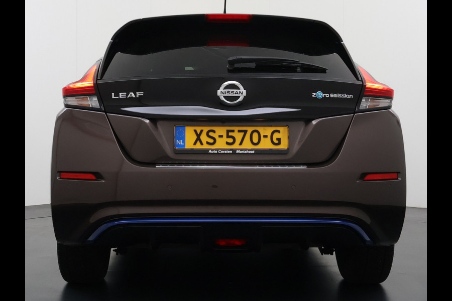 Nissan Leaf Tekna 40kWh Leer Bose®-Hifi Apple Carplay Android Auto Adap.Cruise 360°Camera Navi Ecc Stoel+Stuurverwarming Keyless DAB Dodehoek detector Rijstrooksensor Uitparkeer waarschuwing Verkeersbord detectie Bluetooth Privacy Glas Lmv 17" SOH 87.93% Origineel Nederlandse Auto