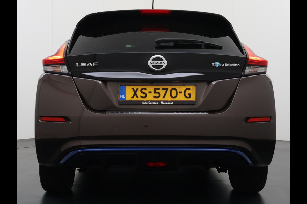 Nissan Leaf Tekna 40kWh Leer Bose®-Hifi Apple Carplay Android Auto Adap.Cruise 360°Camera Navi Ecc Stoel+Stuurverwarming Keyless DAB Dodehoek detector Rijstrooksensor Uitparkeer waarschuwing Verkeersbord detectie Bluetooth Privacy Glas Lmv 17" SOH 87.93% Origineel Nederlandse Auto