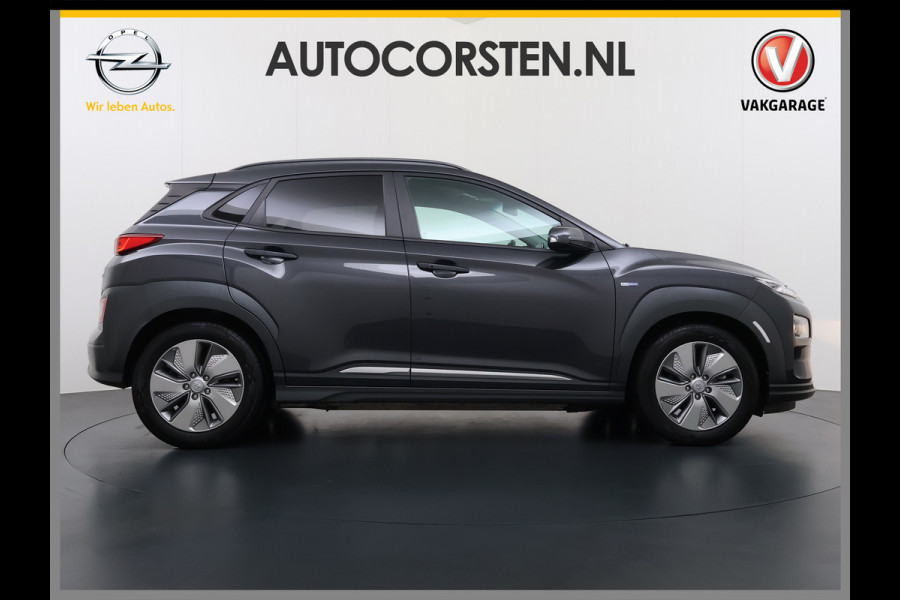 Hyundai Kona EV 64kWh SOH 100% Trekhaak Warmtepomp Navi Camera Ecc Adap.Cruise Head-Up Display Apple Carplay/Android Auto Pdc Fashion Keyless Lane Assist Dodehoek Detector FCA Privacy Glas Regensensor Bluetooth 1e Eigenaar Origineel Nederlandse Auto