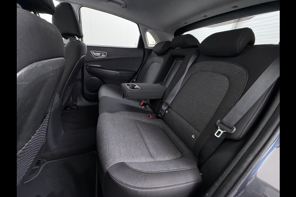 Hyundai Kona EV 64kWh SOH 100% Trekhaak Warmtepomp Navi Camera Ecc Adap.Cruise Head-Up Display Apple Carplay/Android Auto Pdc Fashion Keyless Lane Assist Dodehoek Detector FCA Privacy Glas Regensensor Bluetooth 1e Eigenaar Origineel Nederlandse Auto