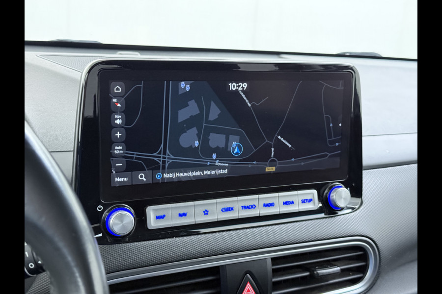 Hyundai Kona EV 64kWh SOH 100% Trekhaak Warmtepomp Navi Camera Ecc Adap.Cruise Head-Up Display Apple Carplay/Android Auto Pdc Fashion Keyless Lane Assist Dodehoek Detector FCA Privacy Glas Regensensor Bluetooth 1e Eigenaar Origineel Nederlandse Auto
