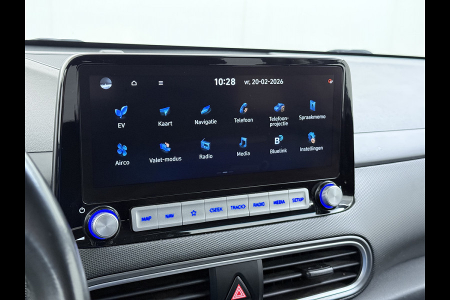 Hyundai Kona EV 64kWh SOH 100% Trekhaak Warmtepomp Navi Camera Ecc Adap.Cruise Head-Up Display Apple Carplay/Android Auto Pdc Fashion Keyless Lane Assist Dodehoek Detector FCA Privacy Glas Regensensor Bluetooth 1e Eigenaar Origineel Nederlandse Auto