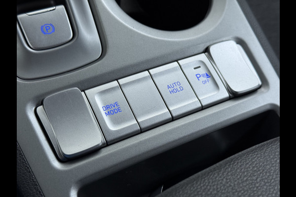 Hyundai Kona EV 64kWh SOH 100% Trekhaak Warmtepomp Navi Camera Ecc Adap.Cruise Head-Up Display Apple Carplay/Android Auto Pdc Fashion Keyless Lane Assist Dodehoek Detector FCA Privacy Glas Regensensor Bluetooth 1e Eigenaar Origineel Nederlandse Auto