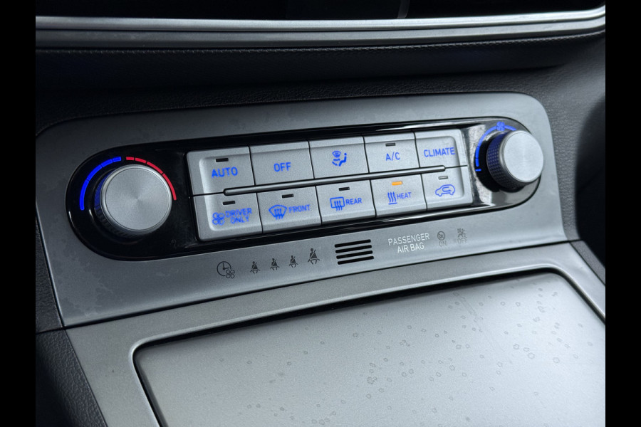 Hyundai Kona EV 64kWh SOH 100% Trekhaak Warmtepomp Navi Camera Ecc Adap.Cruise Head-Up Display Apple Carplay/Android Auto Pdc Fashion Keyless Lane Assist Dodehoek Detector FCA Privacy Glas Regensensor Bluetooth 1e Eigenaar Origineel Nederlandse Auto