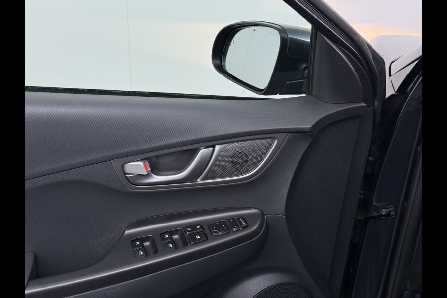 Hyundai Kona EV 64kWh SOH 100% Trekhaak Warmtepomp Navi Camera Ecc Adap.Cruise Head-Up Display Apple Carplay/Android Auto Pdc Fashion Keyless Lane Assist Dodehoek Detector FCA Privacy Glas Regensensor Bluetooth 1e Eigenaar Origineel Nederlandse Auto