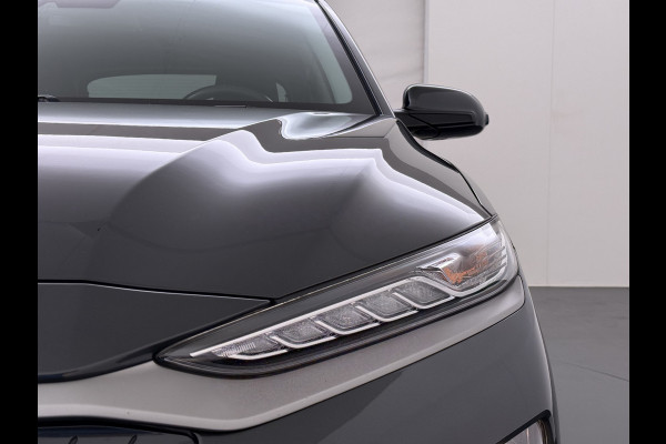 Hyundai Kona EV 64kWh SOH 100% Trekhaak Warmtepomp Navi Camera Ecc Adap.Cruise Head-Up Display Apple Carplay/Android Auto Pdc Fashion Keyless Lane Assist Dodehoek Detector FCA Privacy Glas Regensensor Bluetooth 1e Eigenaar Origineel Nederlandse Auto