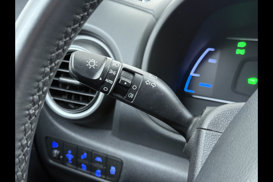 Hyundai Kona EV 64kWh SOH 100% Trekhaak Warmtepomp Navi Camera Ecc Adap.Cruise Head-Up Display Apple Carplay/Android Auto Pdc Fashion Keyless Lane Assist Dodehoek Detector FCA Privacy Glas Regensensor Bluetooth 1e Eigenaar Origineel Nederlandse Auto