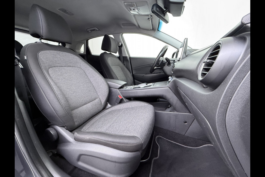 Hyundai Kona EV 64kWh SOH 100% Trekhaak Warmtepomp Navi Camera Ecc Adap.Cruise Head-Up Display Apple Carplay/Android Auto Pdc Fashion Keyless Lane Assist Dodehoek Detector FCA Privacy Glas Regensensor Bluetooth 1e Eigenaar Origineel Nederlandse Auto
