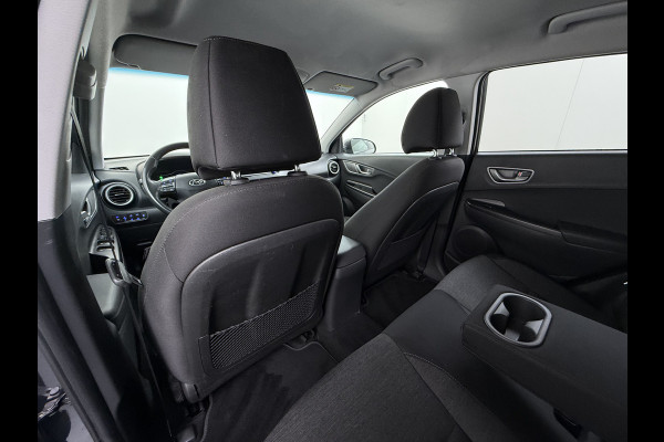 Hyundai Kona EV 64kWh SOH 100% Trekhaak Warmtepomp Navi Camera Ecc Adap.Cruise Head-Up Display Apple Carplay/Android Auto Pdc Fashion Keyless Lane Assist Dodehoek Detector FCA Privacy Glas Regensensor Bluetooth 1e Eigenaar Origineel Nederlandse Auto