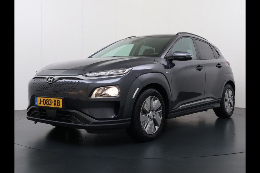 Hyundai Kona EV 64kWh SOH 100% Trekhaak Warmtepomp Navi Camera Ecc Adap.Cruise Head-Up Display Apple Carplay/Android Auto Pdc Fashion Keyless Lane Assist Dodehoek Detector FCA Privacy Glas Regensensor Bluetooth 1e Eigenaar Origineel Nederlandse Auto